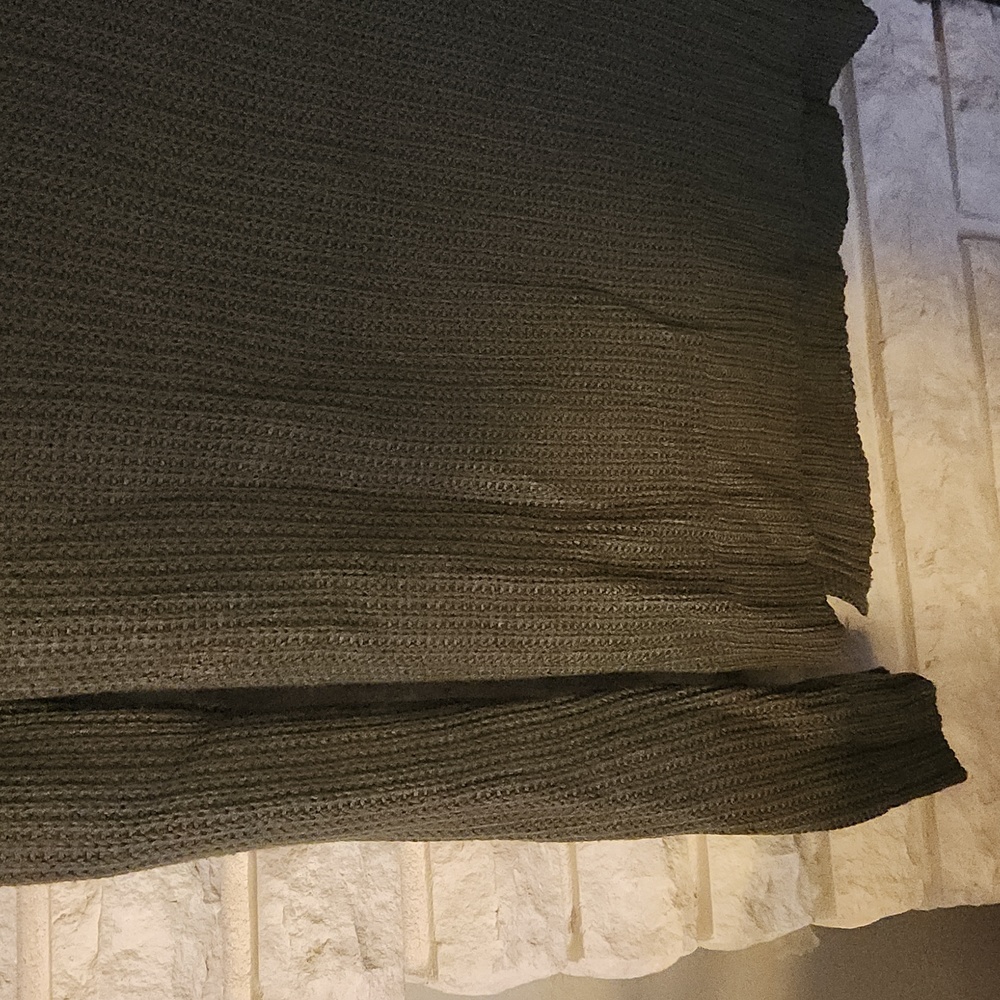 Sweater - Picture 2 of 4